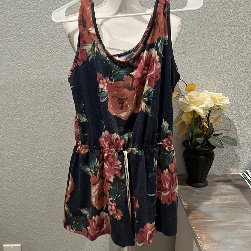 Lilypad romper size‎ M. Floral